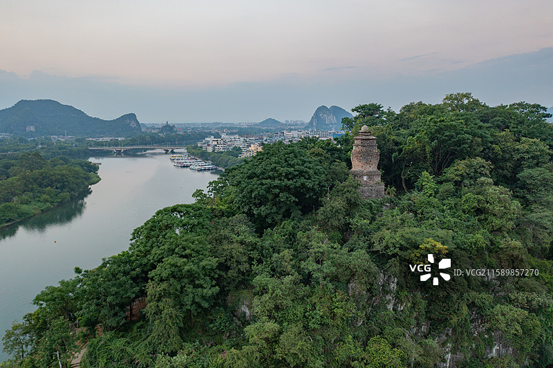 象鼻山顶的普贤塔图片素材