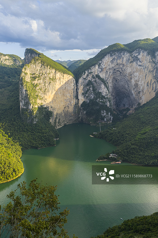 湖北建始小西湖村清江蝴蝶崖自然风光图片素材