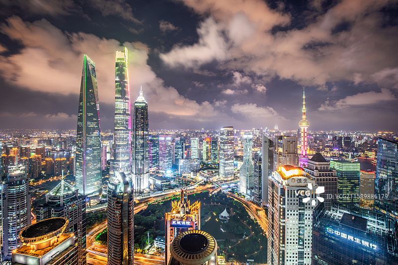 上海浦东陆家嘴核心地带全景陆家嘴中心绿地东方明珠金茂环球金融上海中心大厦水晶天夜晚夜景傍晚晚上蓝调图片素材