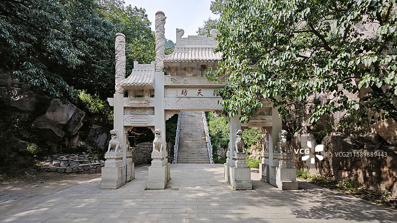 天津蓟县京东第一山盘山松石水挂月峰东五台溪流石刻寺庙云罩寺佛菩萨十八罗汉四大金刚弥勒佛三世佛亭缆车图片素材