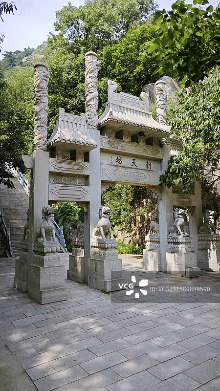天津蓟县京东第一山盘山松石水挂月峰东五台溪流石刻寺庙云罩寺佛菩萨十八罗汉四大金刚弥勒佛三世佛亭缆车图片素材