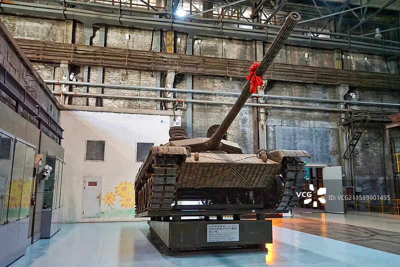 辽宁沈阳中国工业博物馆弹壳拼成的坦克图片素材