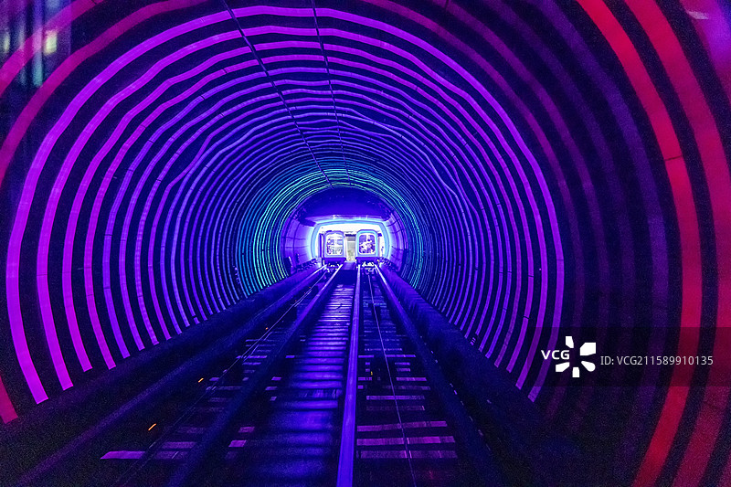 上海外滩观光隧道图片素材