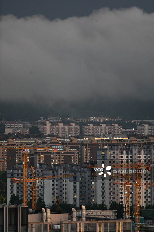 北京海淀山后晚霞下的云海美景图片素材