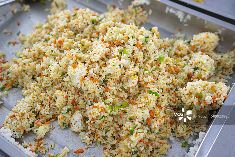 盘子里的扬州炒饭图片素材