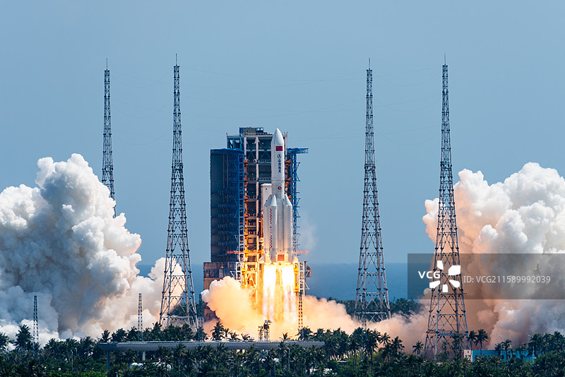 长征五号b火箭搭载中国星网卫星发射图片素材