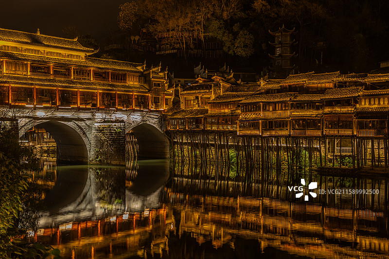 湖南湘西凤凰古城夜景图片素材