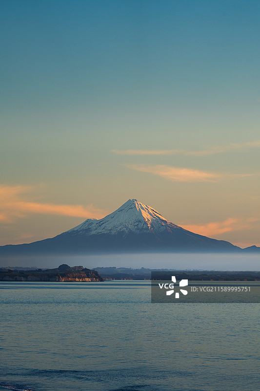 雪山海岸图片素材
