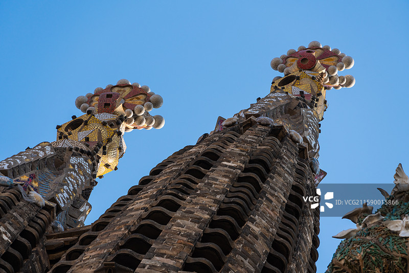 西班牙巴塞罗那以天空为背景蓝天为背景建筑图片素材
