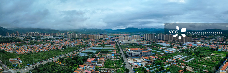 隆化县 下洼子村 苔山公园 航拍 西山村图片素材