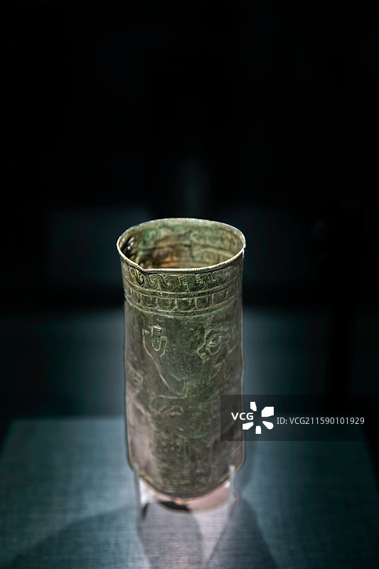 南京博物院《新月与蔷薇》-伊朗文明的千年经纬-雄鹿莲花纹青铜杯 公元前10世纪-前9世纪图片素材