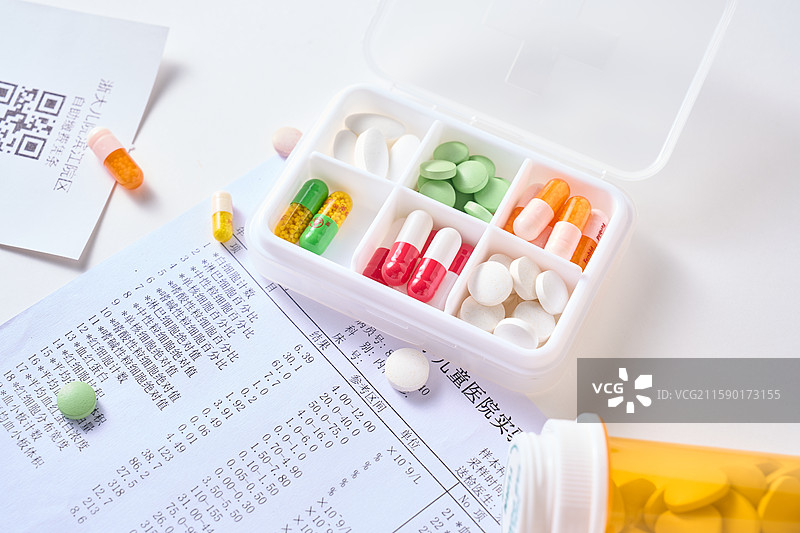 医疗化验单与药盒图片素材