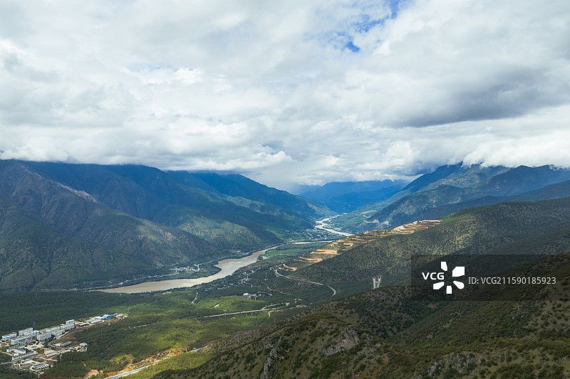 长江上游金沙江流域峡谷 高山云海聚落山谷图片素材