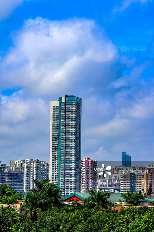 台风塔巴远去，今日城市天空……图片素材