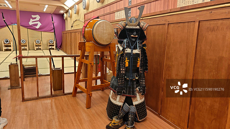 大阪新世界是大阪的标志性街区，复古氛围浓郁，美食丰富，有通天阁等景点，夜晚霓虹璀璨图片素材