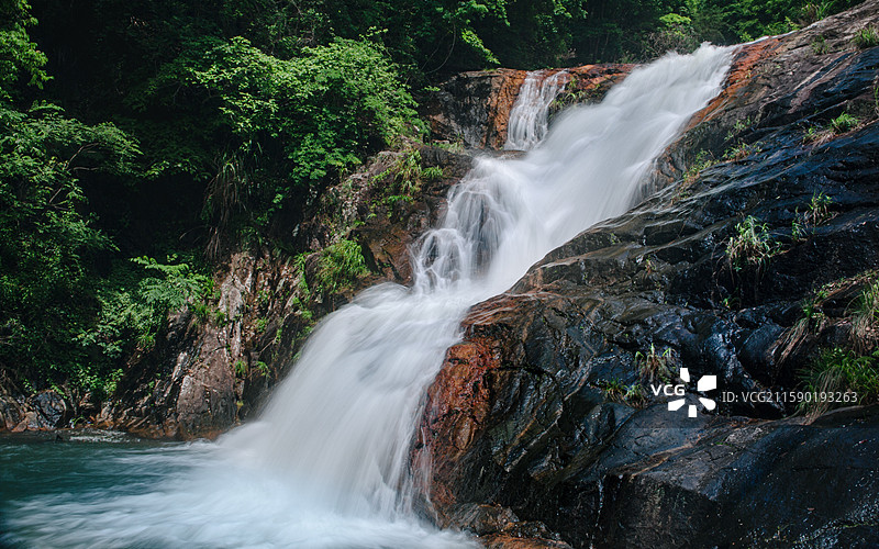 梁野飞瀑图片素材