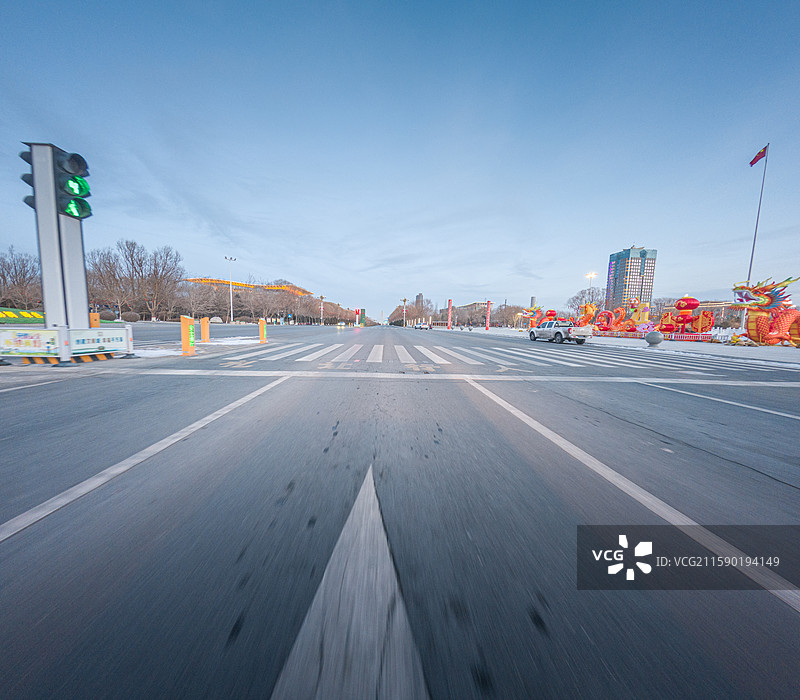 暗调 夜间的车流 公路 路面图片素材