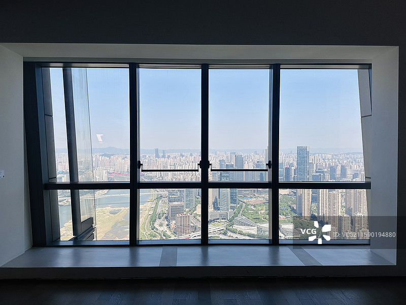 来福士城市CBD窗外天际线蓝天通透落地窗建筑素材图片素材