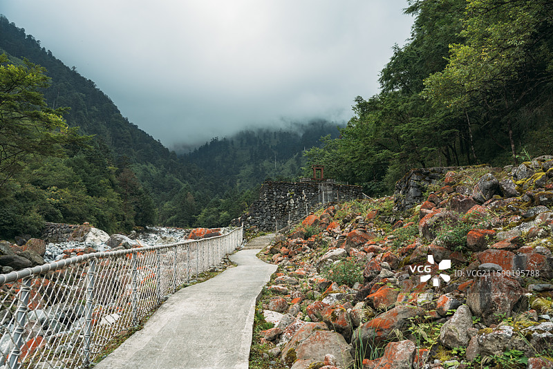 雅安喇叭河 红石滩图片素材