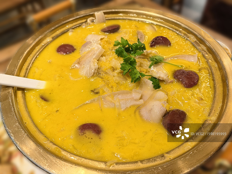 一份浓汤的东北酸菜血肠特写图片素材