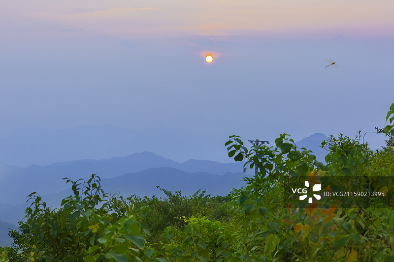 湖北黄冈：黄狮寨湖北英山界的金色的日出和晚霞图片素材