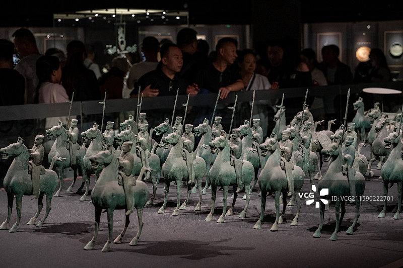 甘肃省博物馆马踏飞燕铜奔马国宝图片素材