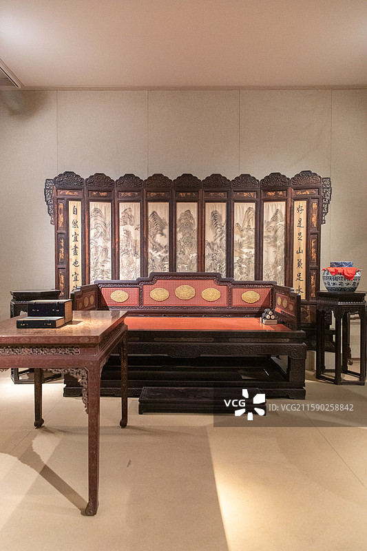 故宫家具馆屏风坐床图片素材