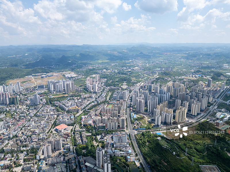 航拍贵阳 明代王阳明龙场悟道所在的修文县城市风光图片素材