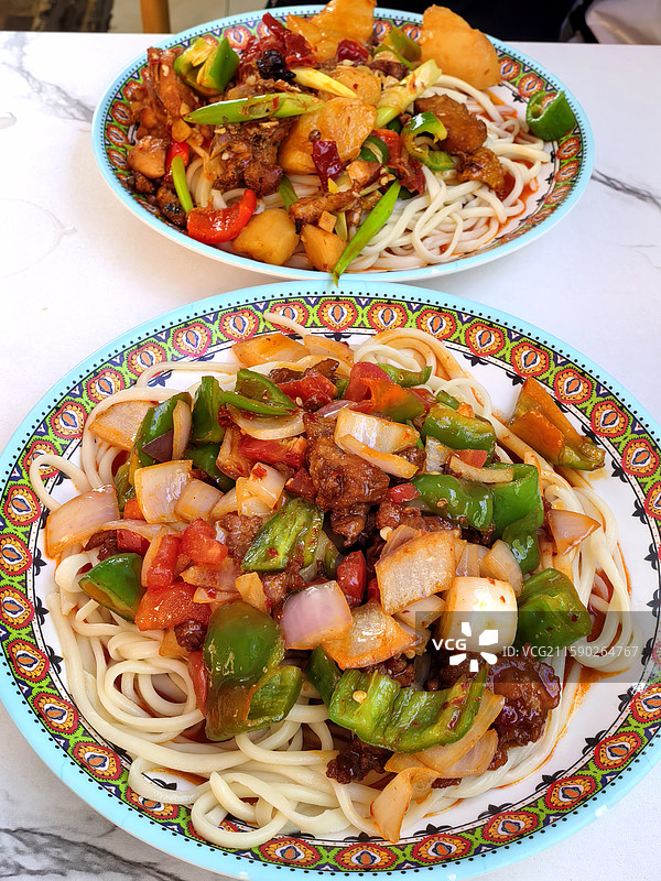 大盘鸡拌面图片素材
