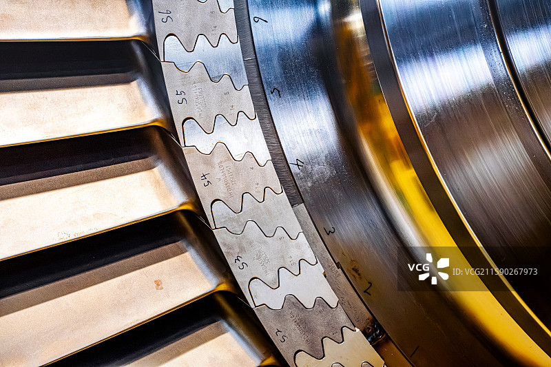 国产燃气轮机 汽轮机叶片 发电站热电转换电气装备 流体力学工业皇冠 上海临港新质生产力保障能源安全图片素材