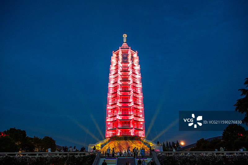 南京大报恩寺遗址琉璃塔夜景图片素材