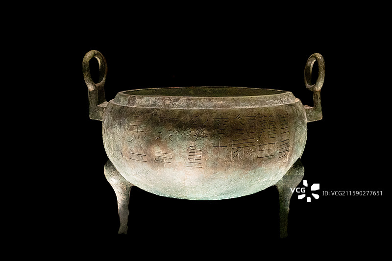 南昌汉代海昏侯国遗址博物馆的一件“昌邑籍田”青铜鼎图片素材