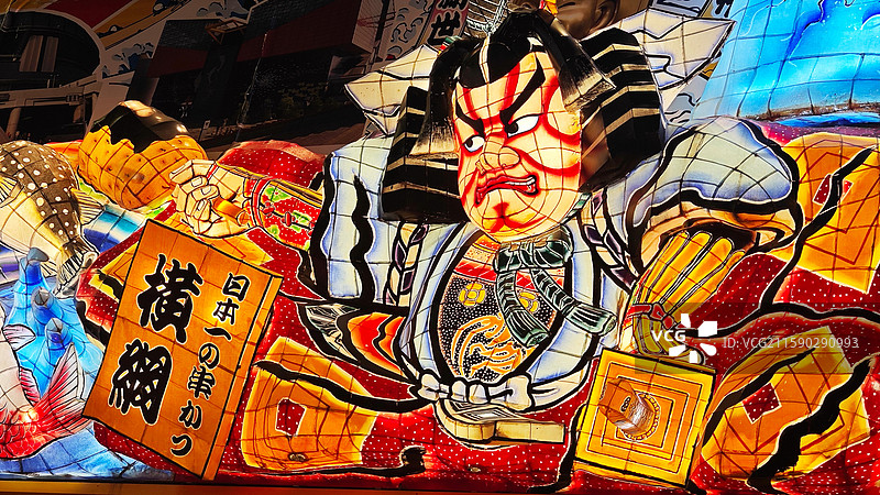 大阪新世界是大阪的标志性街区，复古氛围浓郁，美食丰富，有通天阁等景点，夜晚霓虹璀璨图片素材