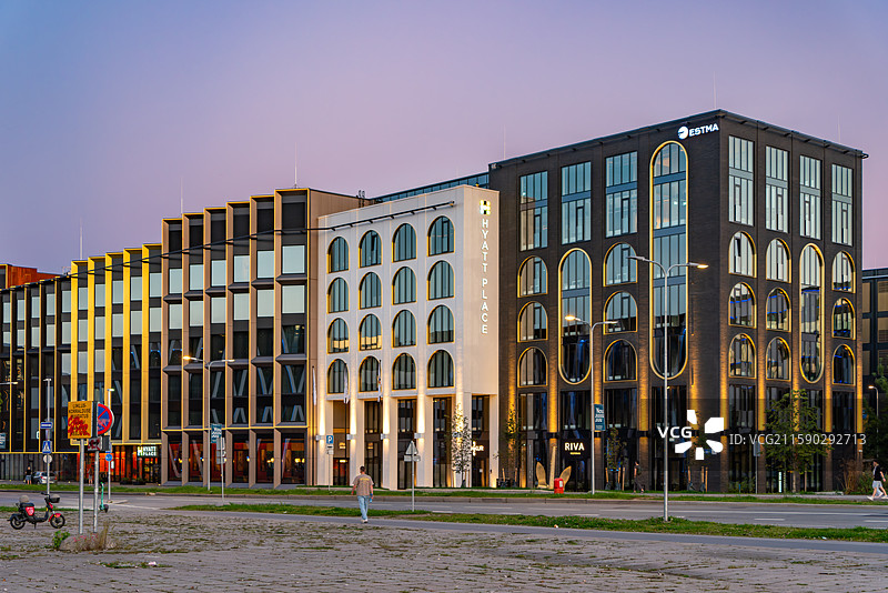 欧洲城市夜景爱沙尼亚塔林 夜景 街景 蓝调 灯光图片素材