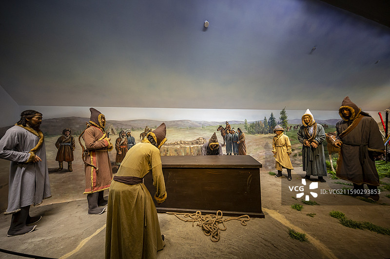 呼和浩特市王昭君博物院：祭祀礼仪（匈奴民族的原始信仰是萨满教，祭拜天、地、日、月、先祖，敬畏鬼神）图片素材