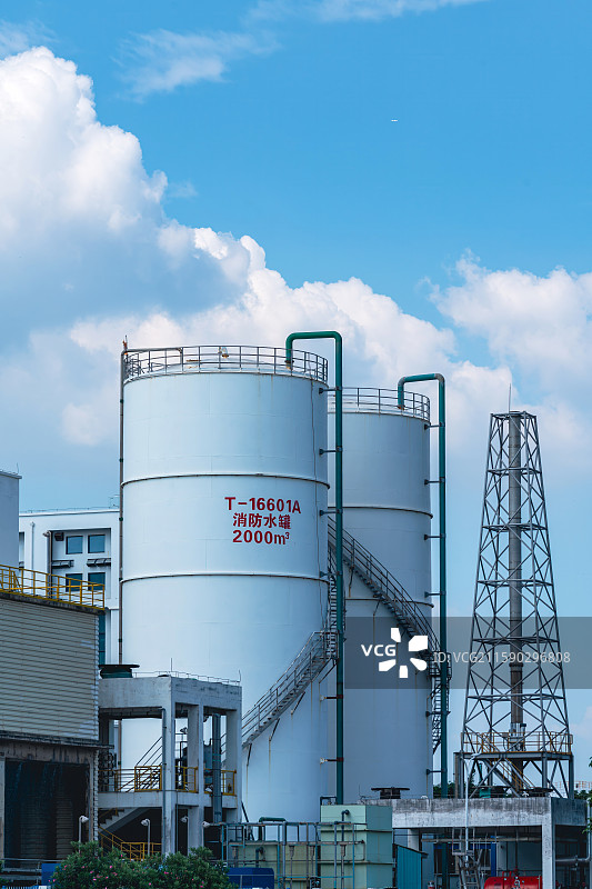 石化工厂应急水罐图片素材