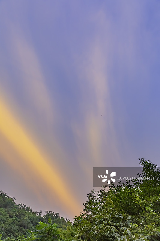 安徽省六安市金寨县境内黄狮寨金色的彩云图片素材