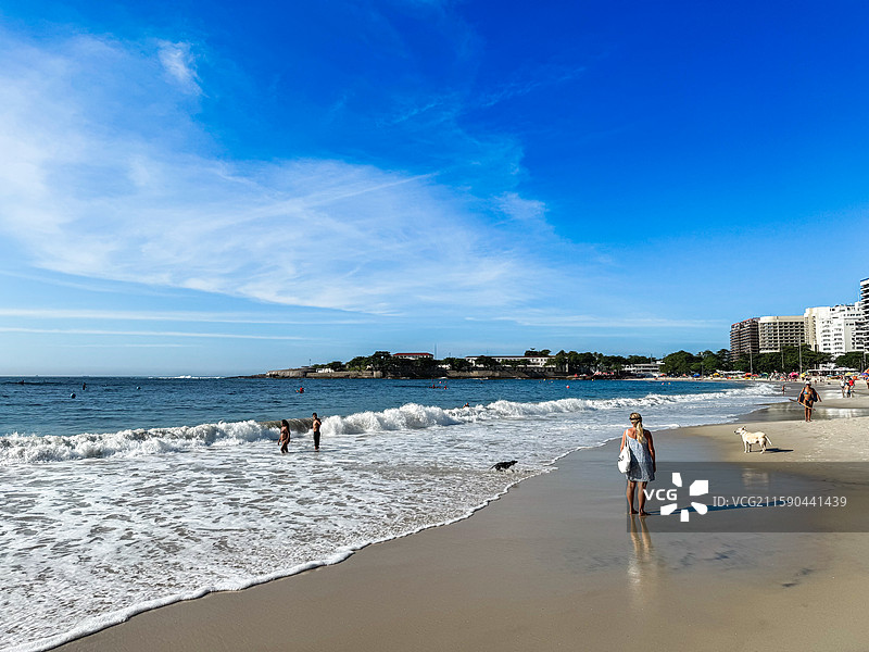 巴西里约热内卢科巴卡巴纳海滩 海湾海景海岸线 城市鸟瞰 圣基督像 糖面包山 航拍图片素材