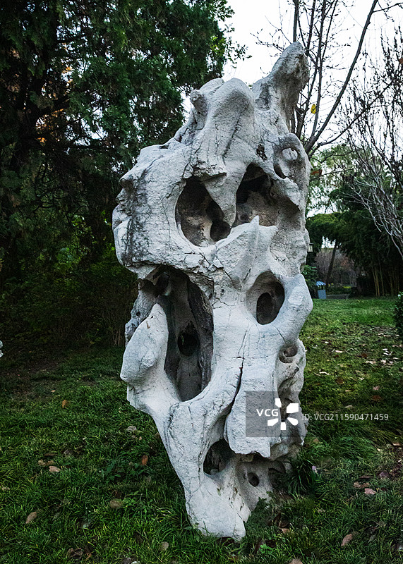 十三贤石 忧乐为民范文正位于青州古城偶园图片素材