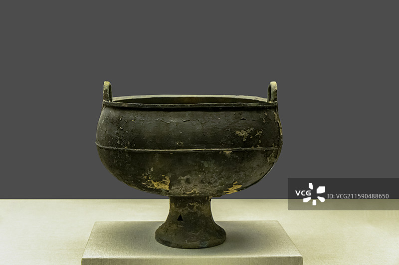内蒙古呼和浩特市王昭君博物院：青铜鍑（西汉，呼和浩特地区征集，昭君博物院藏）图片素材