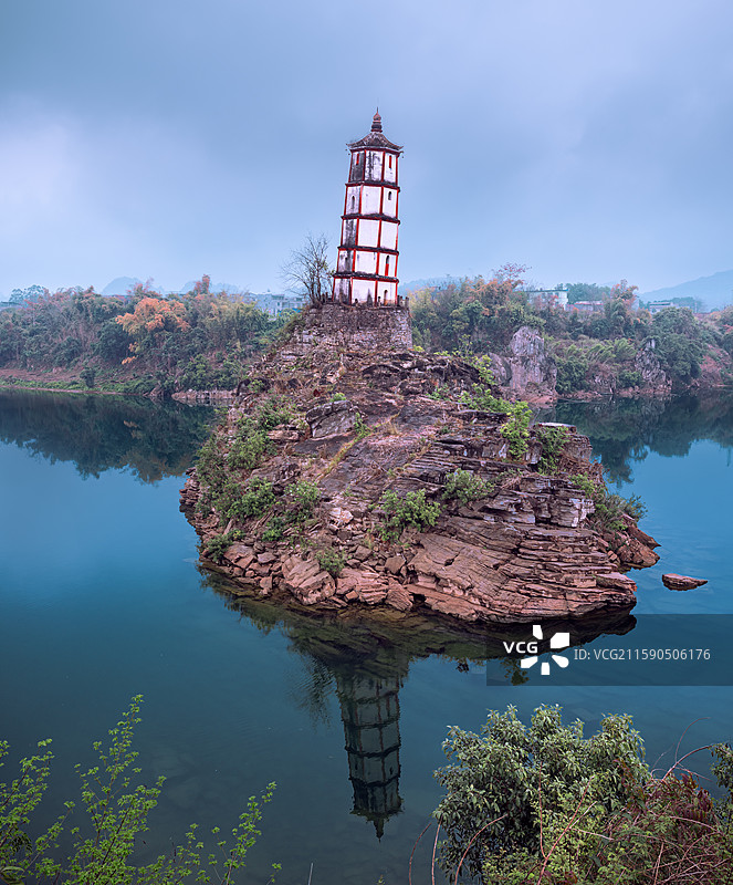 《广西崇左左江斜塔》图片素材