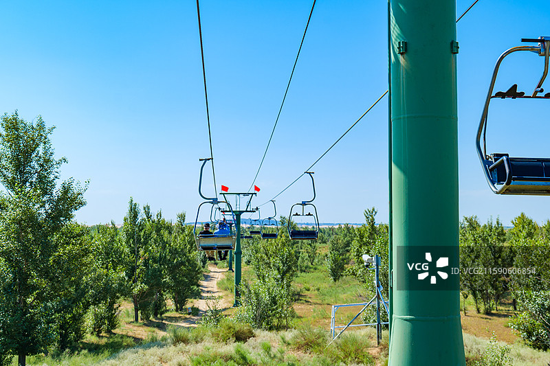 内蒙古鄂尔多斯银肯塔拉沙漠索道图片素材