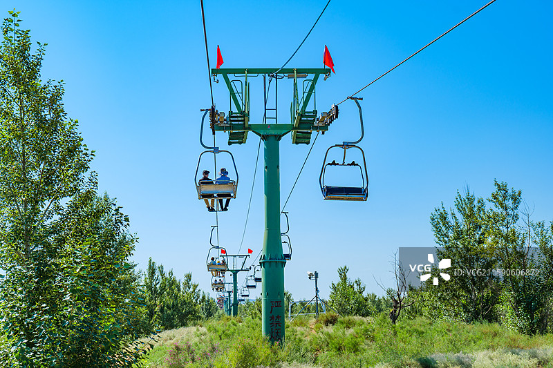 内蒙古鄂尔多斯银肯塔拉沙漠索道图片素材