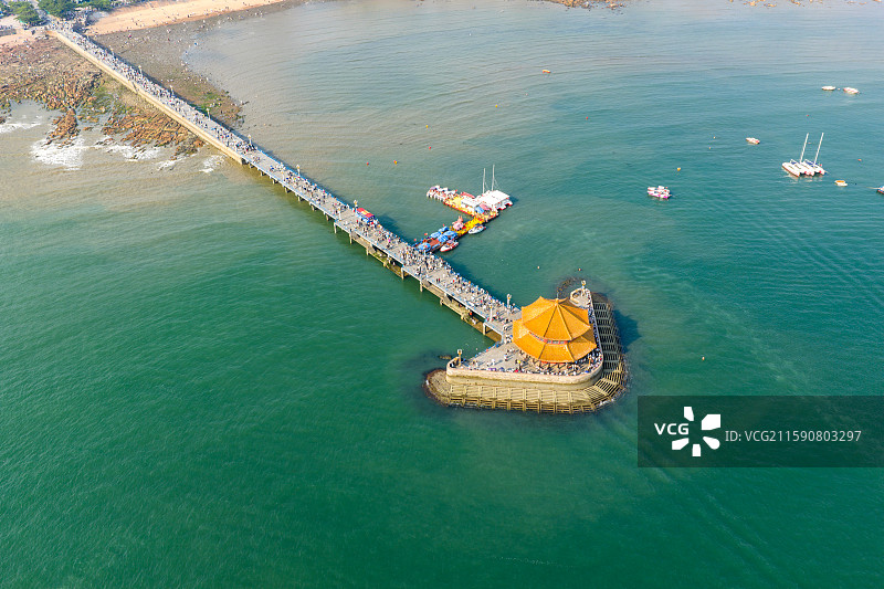 山东省青岛市地标性建筑栈桥城市建筑风光图片素材