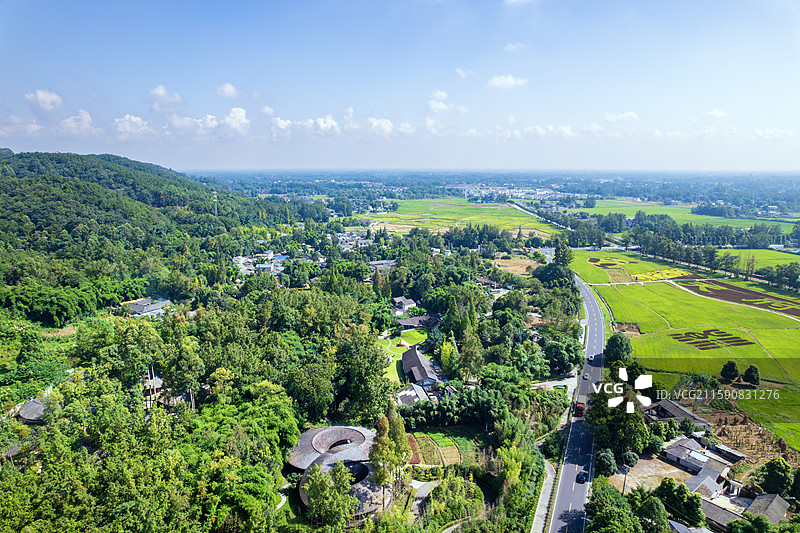 成都崇州道明竹艺村白昼航拍乡村旅游新农村乡村振兴图片素材