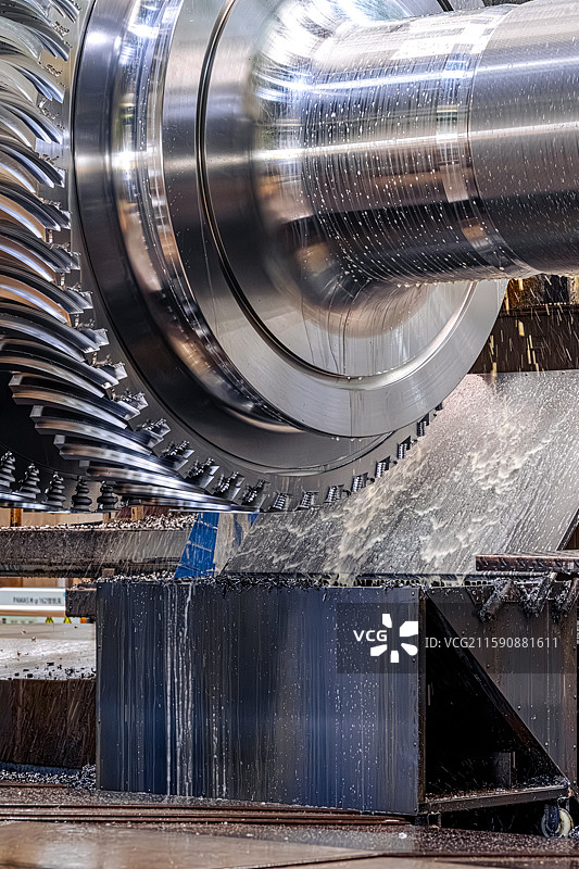 燃气轮机转子加工制造 轮槽铣刀数控机床 工厂车间内景 上海临港产业区大国重器精密制造图片素材