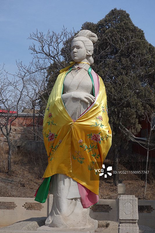 河北省秦皇岛市山海关：孟姜女庙孟姜女眺望长城雕像图片素材