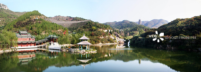 山东济南红叶谷绚秋湖图片素材