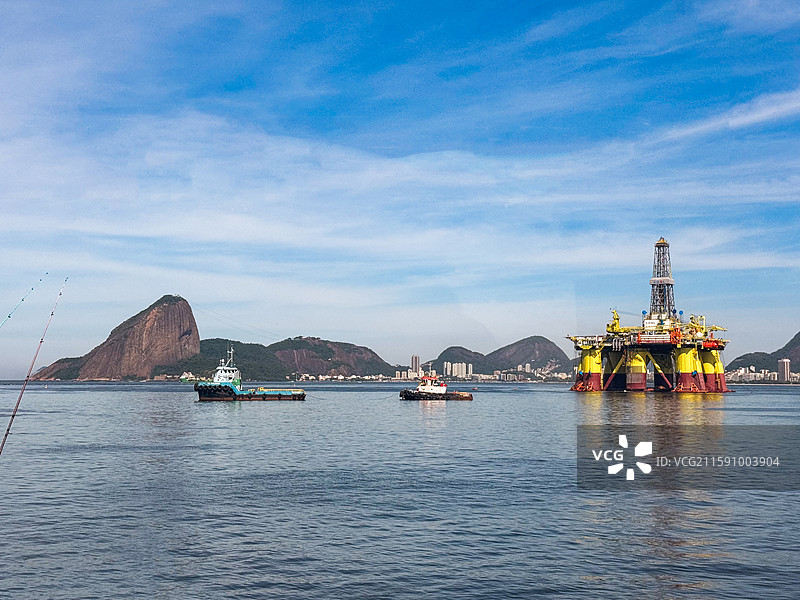 巴西里约热内卢科巴卡巴纳海滩 中海油 钻井平台图片素材