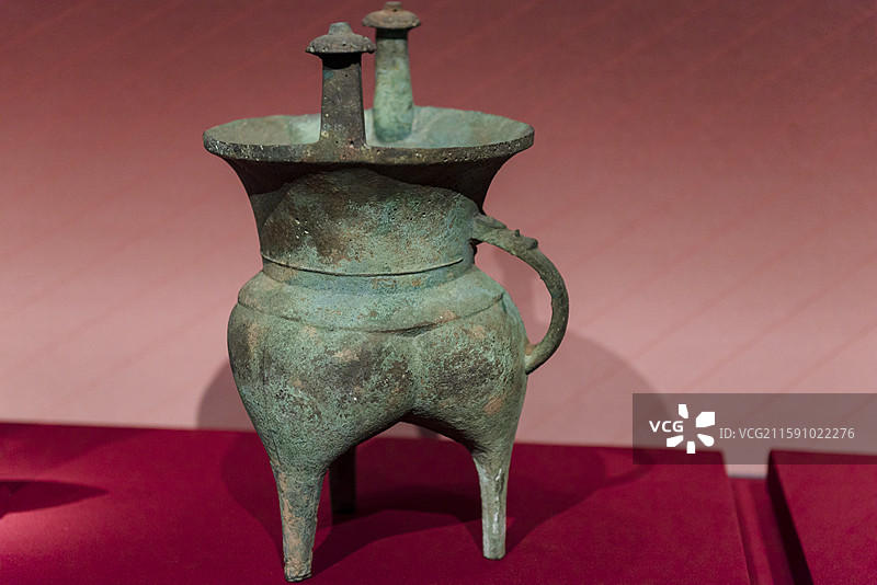 铜斝 商代 河南省信阳市罗山县天湖墓地出土 信阳博物馆馆藏 北京通州大运河博物馆“看见殷商”特展图片素材
